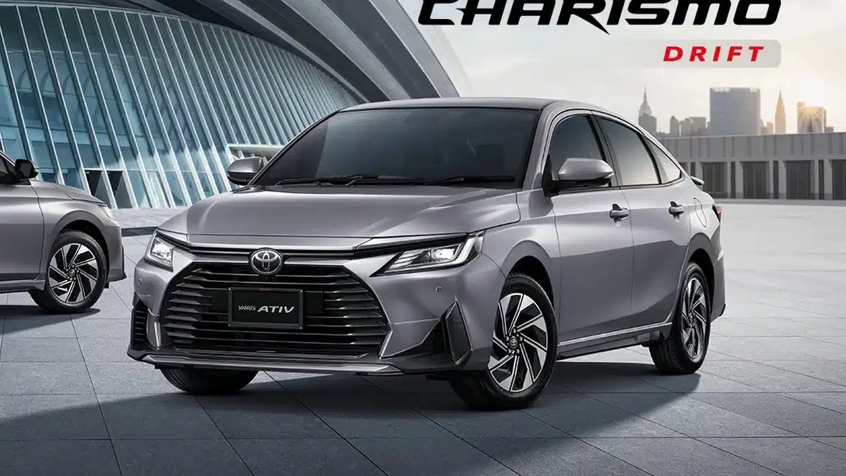 Toyota Yaris ATIV ในลานจากภาพโตโยต้าไทย
